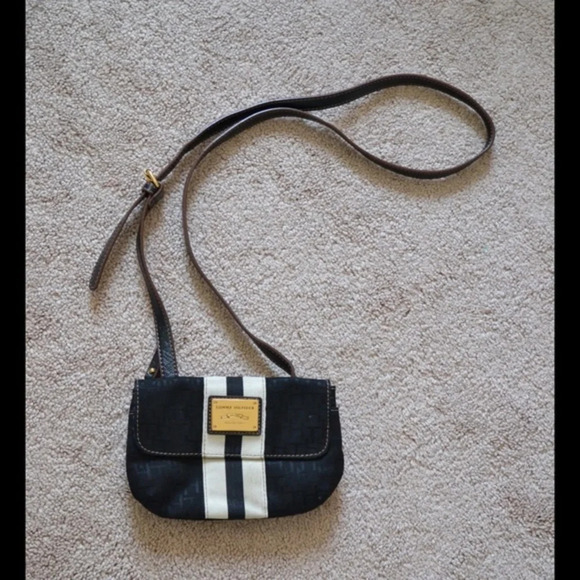 NWOT Tommy Hilfiger cross body bag - Picture 1 of 4